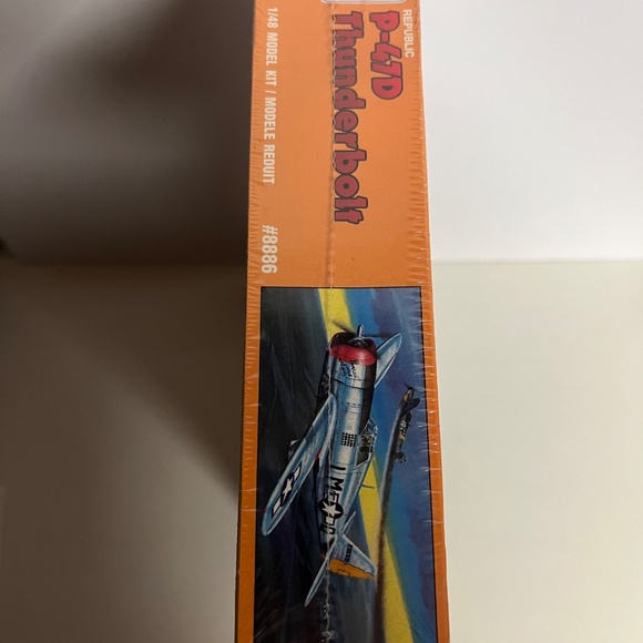 AMT Ertl P-47D Thunderbolt Model Plane Kit 1:48 scale Model 8886 1990 Sealed Box - Picture 3 of 11